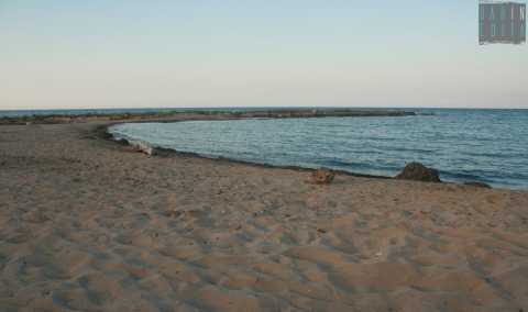 Ecco la spiaggia pi "nascosta" del barese: il suo accesso  vietato, nonostante la legge